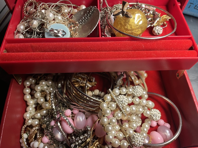 Diverse smykker (ikke gull)