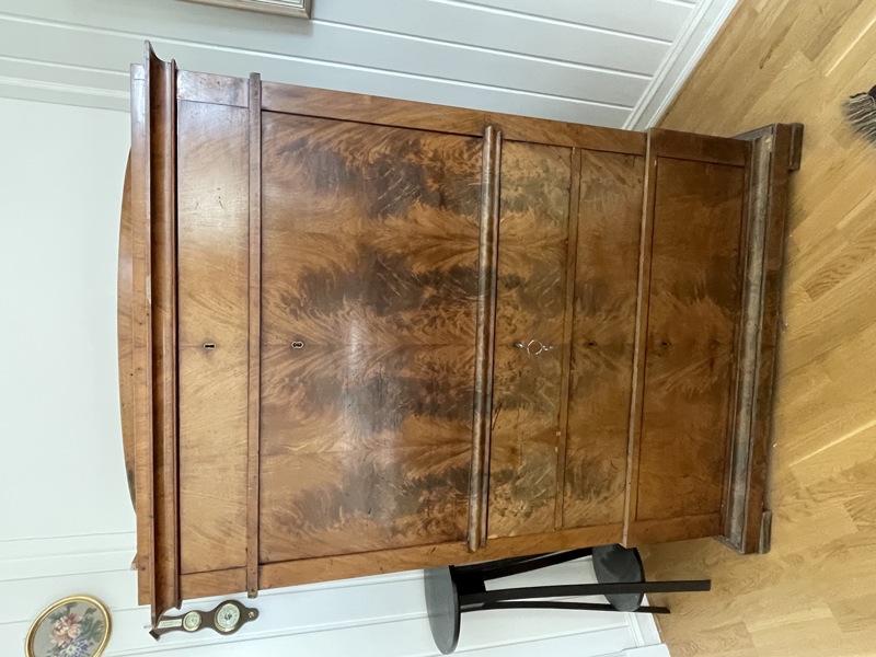 Chiffonier