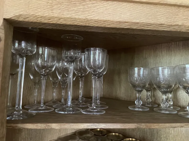 Div glass hylle 1