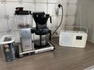 Kaffemaskin og radio